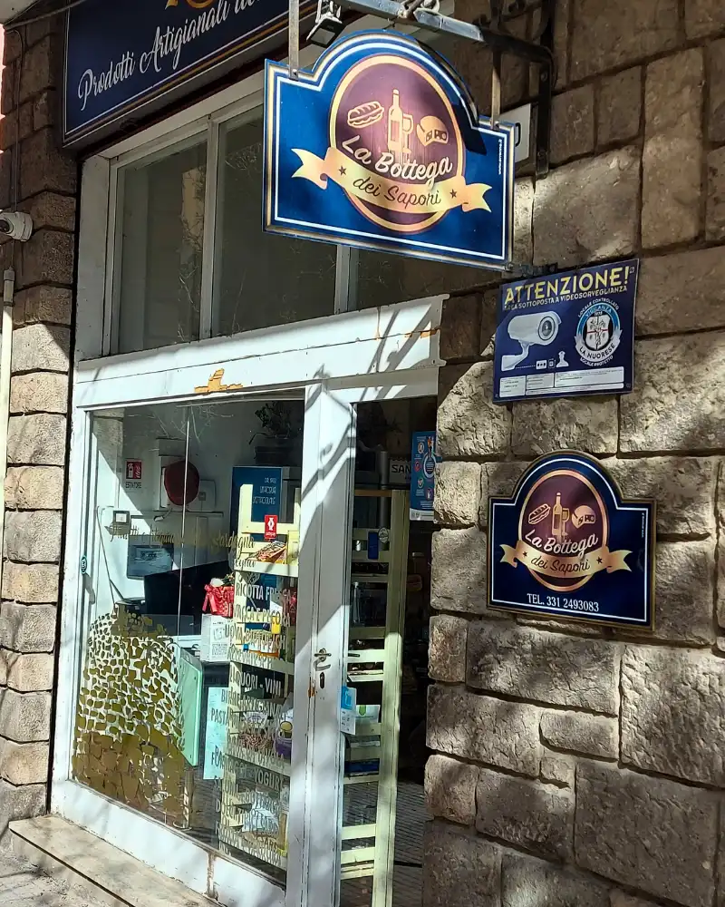 Vieni a trovarci in negozio a Sassari: la nostra vetrina.